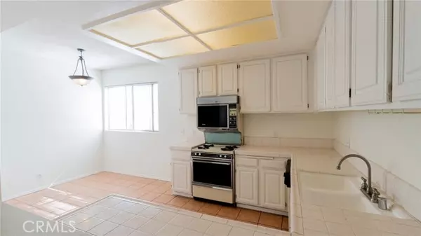 Van Nuys, CA 91405,7311 Kester AVE 11