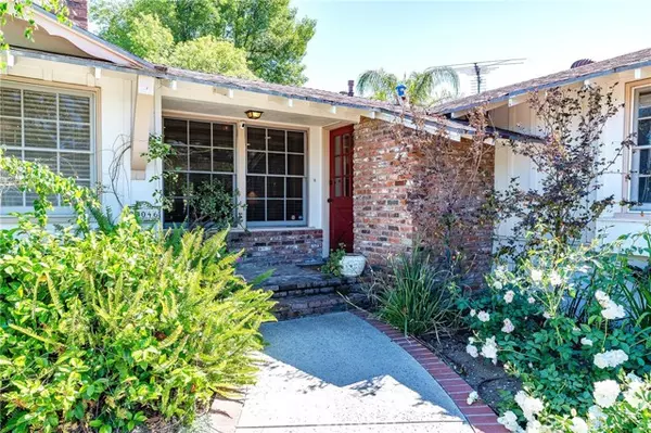 Woodland Hills, CA 91367,23046 Mariano ST