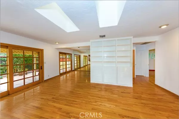 Northridge, CA 91325,8924 Chimineas AVE