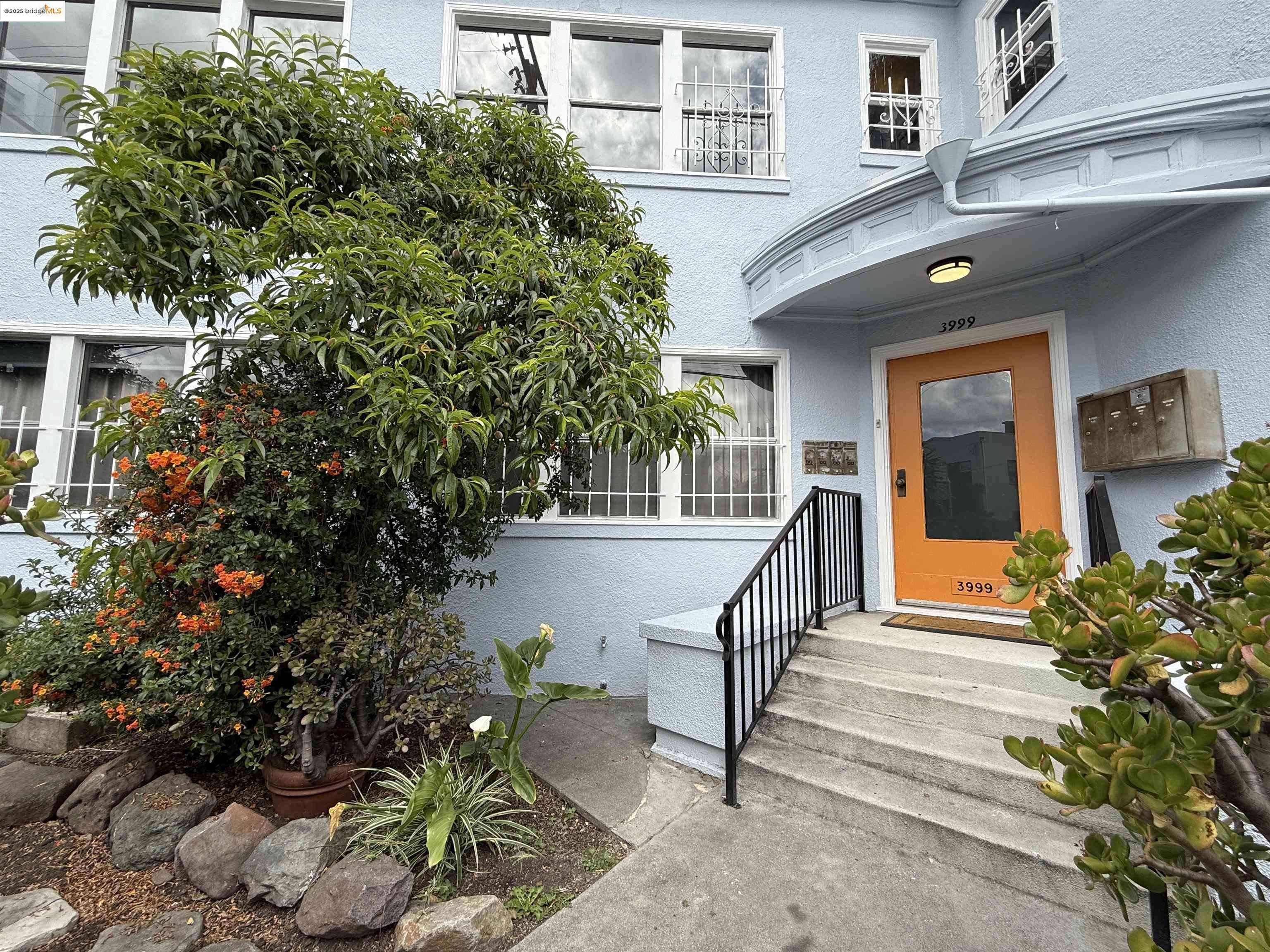 Oakland, CA 94609,3999 Clarke