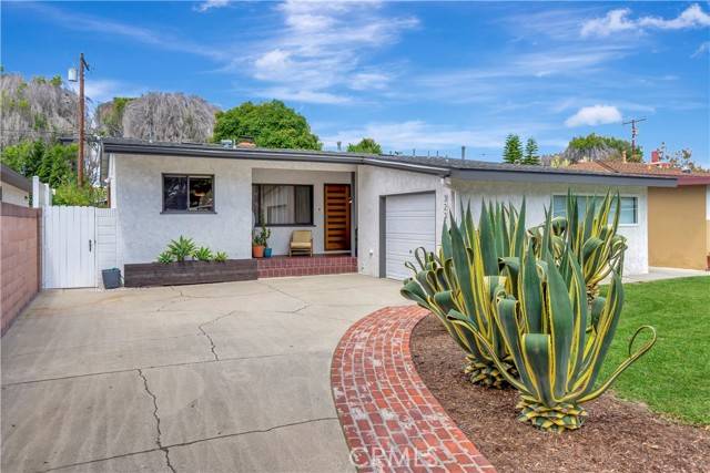 3235 Faust AVE,  Long Beach,  CA 90808