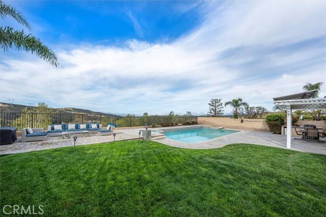 20104 Gina CT, Saugus, CA 91350
