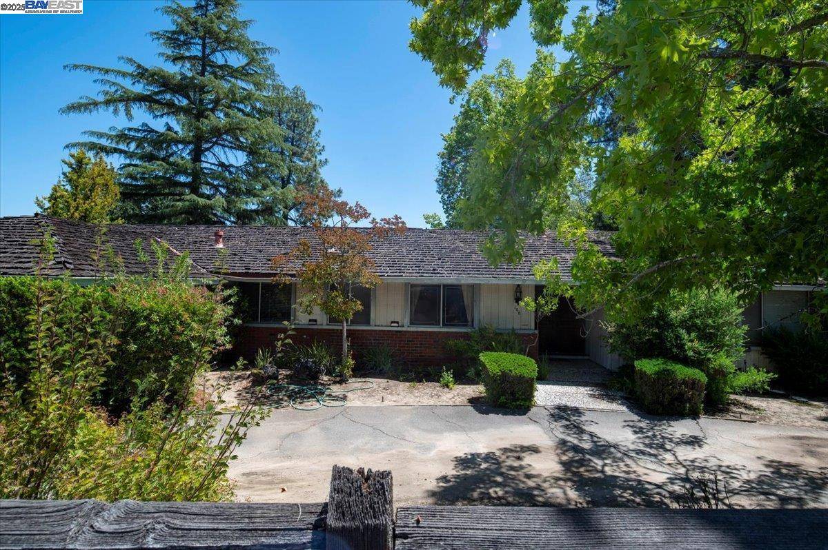 196 Crest Ave, Alamo, CA 94507