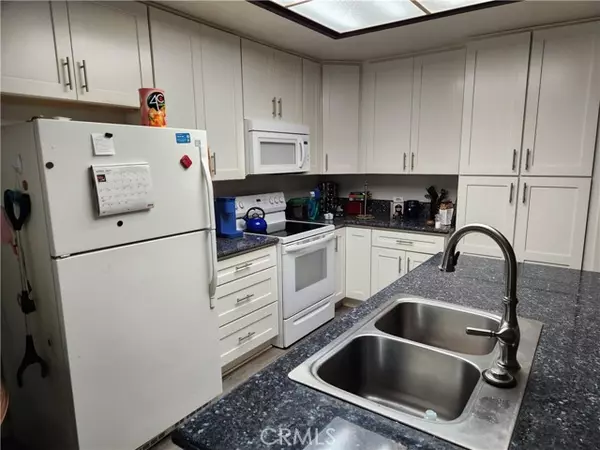Chatsworth, CA 91311,10407 Larwin AVE