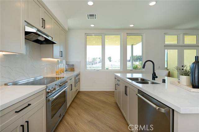 Huntington Beach, CA 92648,414 Main 200