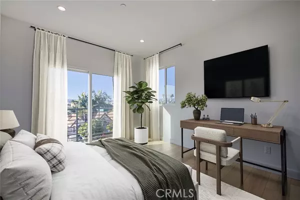 Los Angeles, CA 90016,2402 S Cochran AVE