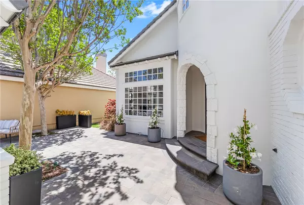 Huntington Beach, CA 92648,19365 Woodlands DR