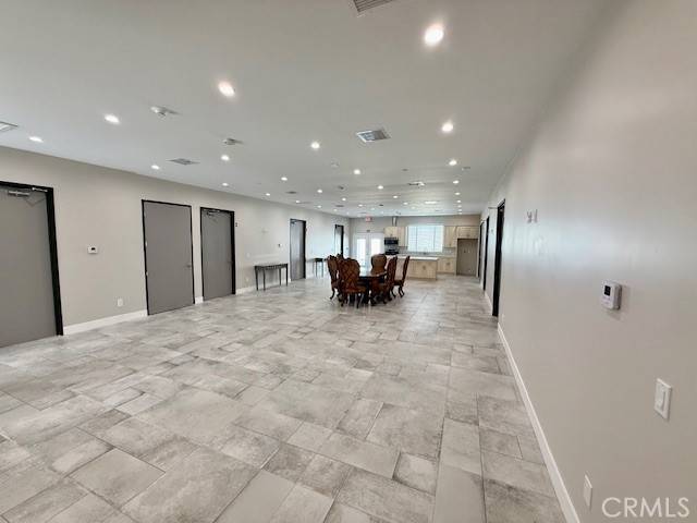 North Hollywood, CA 91605,6940 longridge AVE