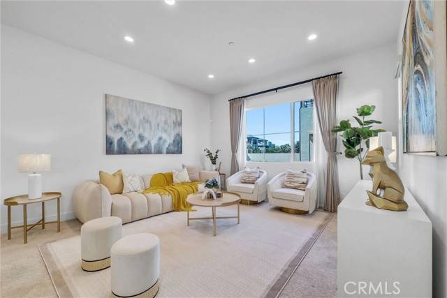 Irvine, CA 92618,251 Novel