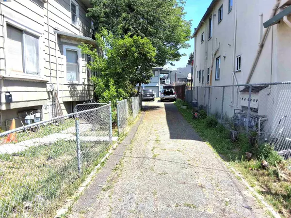 Oakland, CA 94601,3020 E 19th st