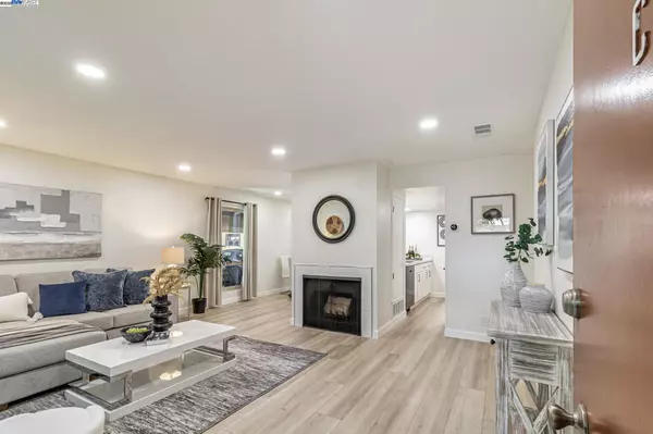 215 Red Oak Dr C, Sunnyvale, CA 94086