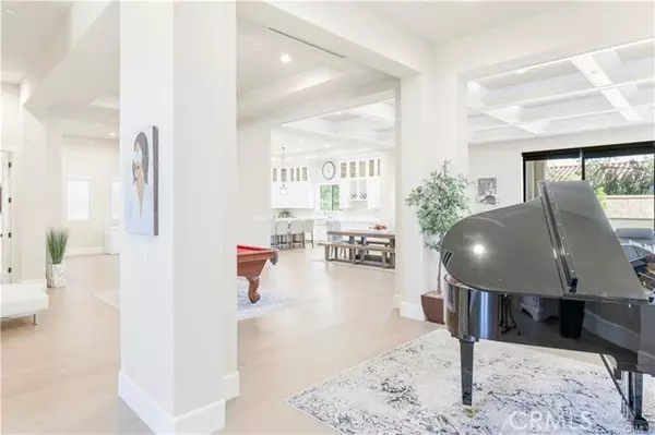 Huntington Beach, CA 92646,10178 Lightbreeze CIR