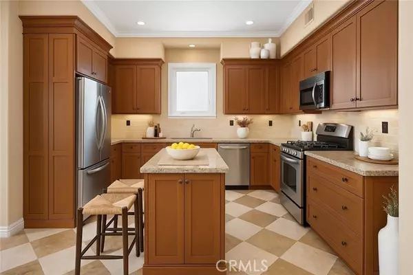 Corona Del Mar, CA 92625,431 Iris AVE