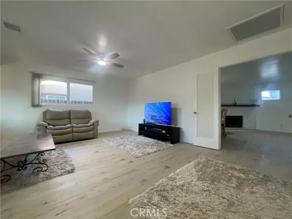 West Hills, CA 91307,24154 Vanowen ST