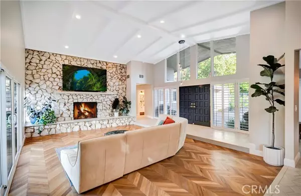 Woodland Hills, CA 91364,20351 Wells DR