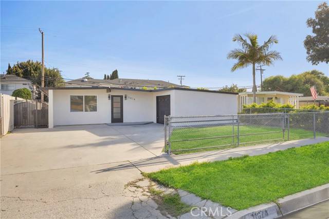 Lakewood, CA 90715,11874 206th ST