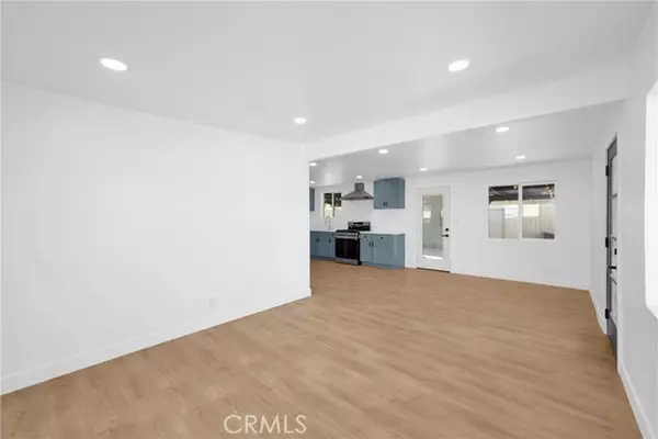 Lakewood, CA 90715,11874 206th ST