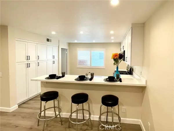 22271 Erwin ST, Woodland Hills, CA 91367
