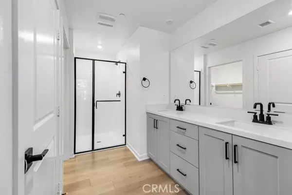Ontario, CA 91764,980 N Tangent Privado 101