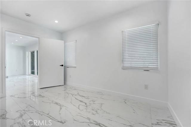 Los Angeles, CA 90069,2170 Sunset Plaza DR