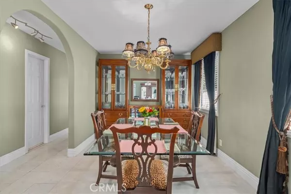 Long Beach, CA 90814,377 Roycroft AVE