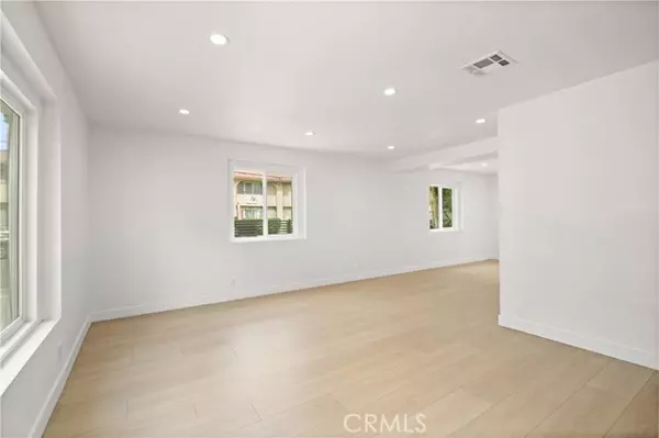 Van Nuys, CA 91405,7010 Lennox AVE C