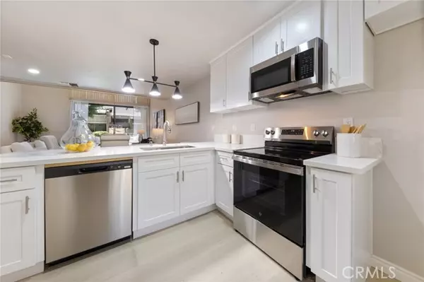 Irvine, CA 92620,77 Lakepines