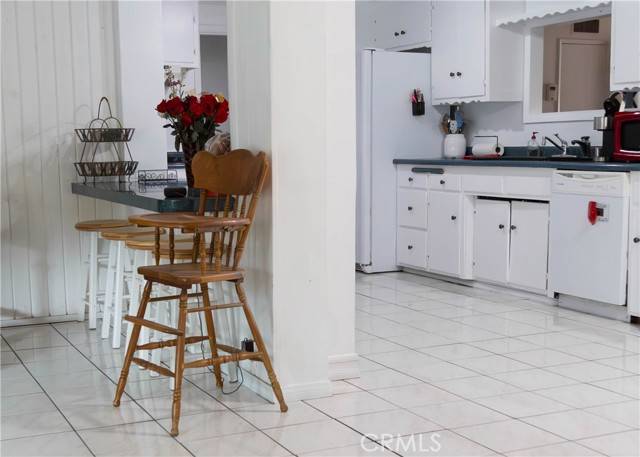 Canoga Park, CA 91304,8554 Owensmouth AVE