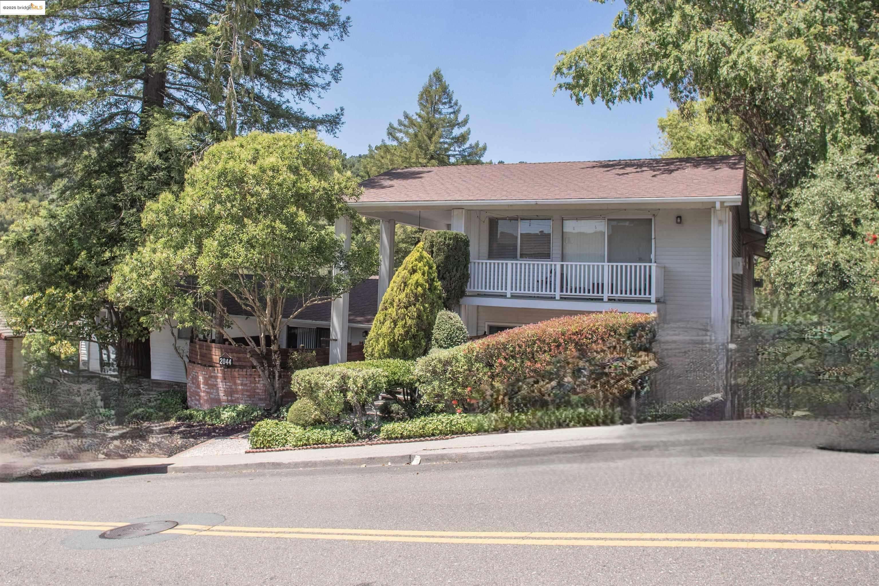 2044 Ascot Dr, Moraga, CA 94556