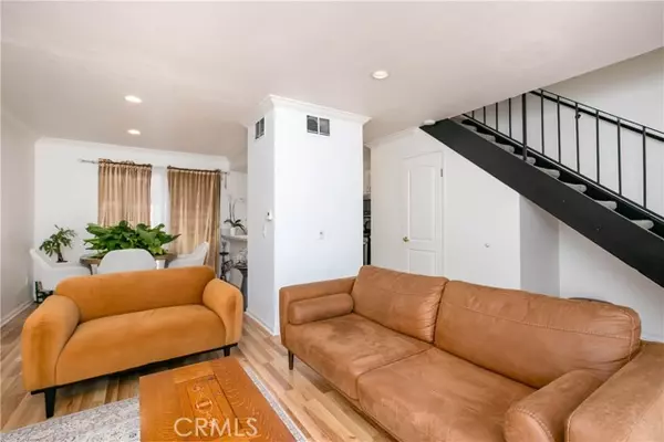 Agoura Hills, CA 91301,28729 Conejo View DR
