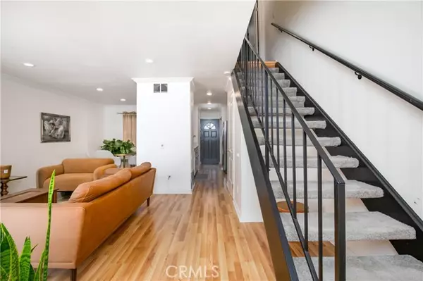 Agoura Hills, CA 91301,28729 Conejo View DR
