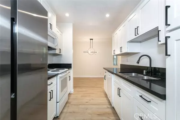 Tarzana, CA 91356,18307 Burbank BLD 24