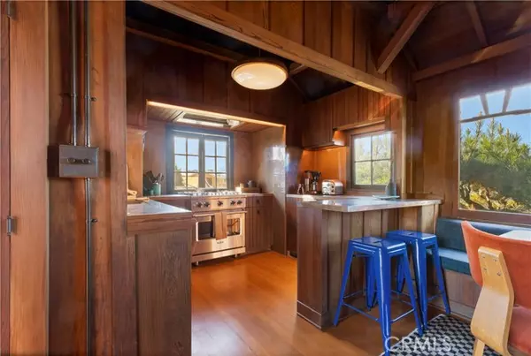 Laguna Beach, CA 92651,310 Hawthorne RD