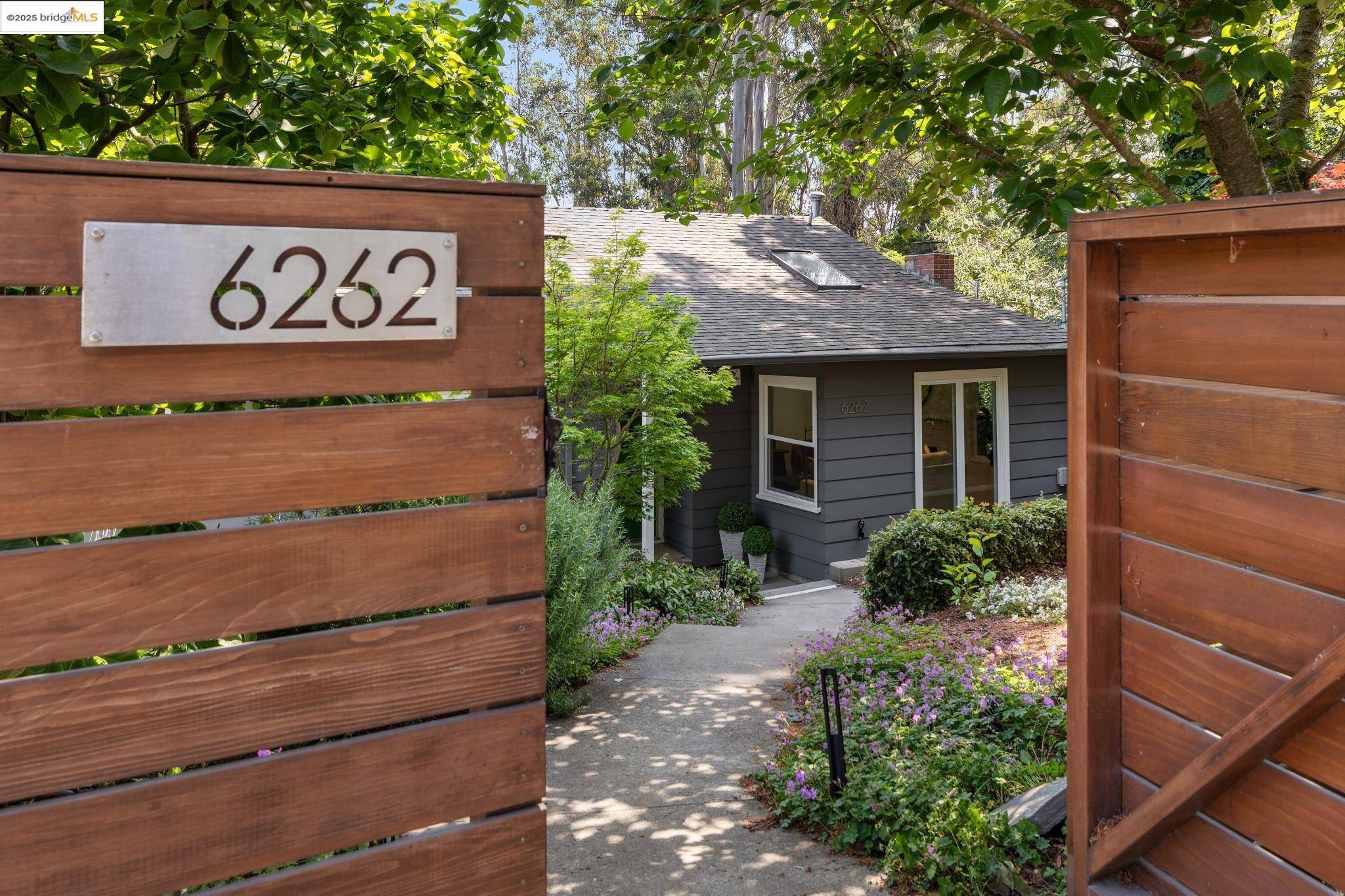 6262 Bullard Dr, Oakland, CA 94611