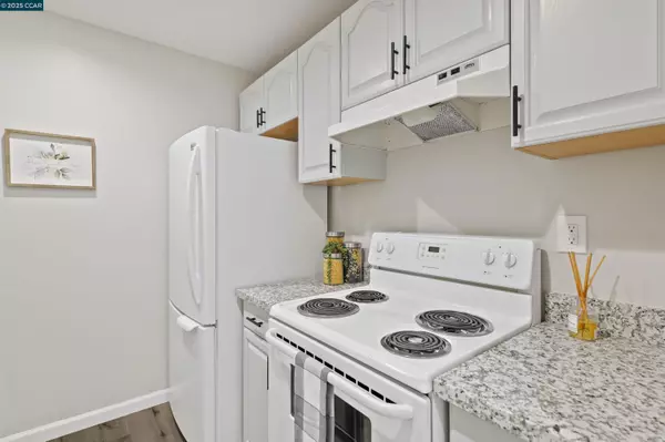 Walnut Creek, CA 94597,2712 Oak Rd 60
