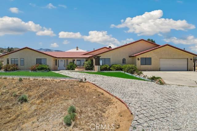 8636 Riggins RD, Phelan, CA 92371