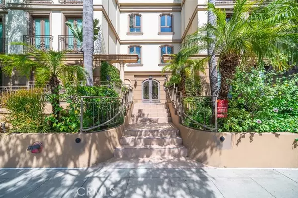 Beverly Hills, CA 90212,132 S Crescent DR 202