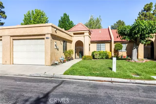 11706 Oak ST, Apple Valley, CA 92308
