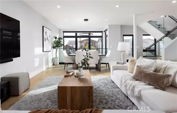 Newport Beach, CA 92661,502 W Balboa BLD