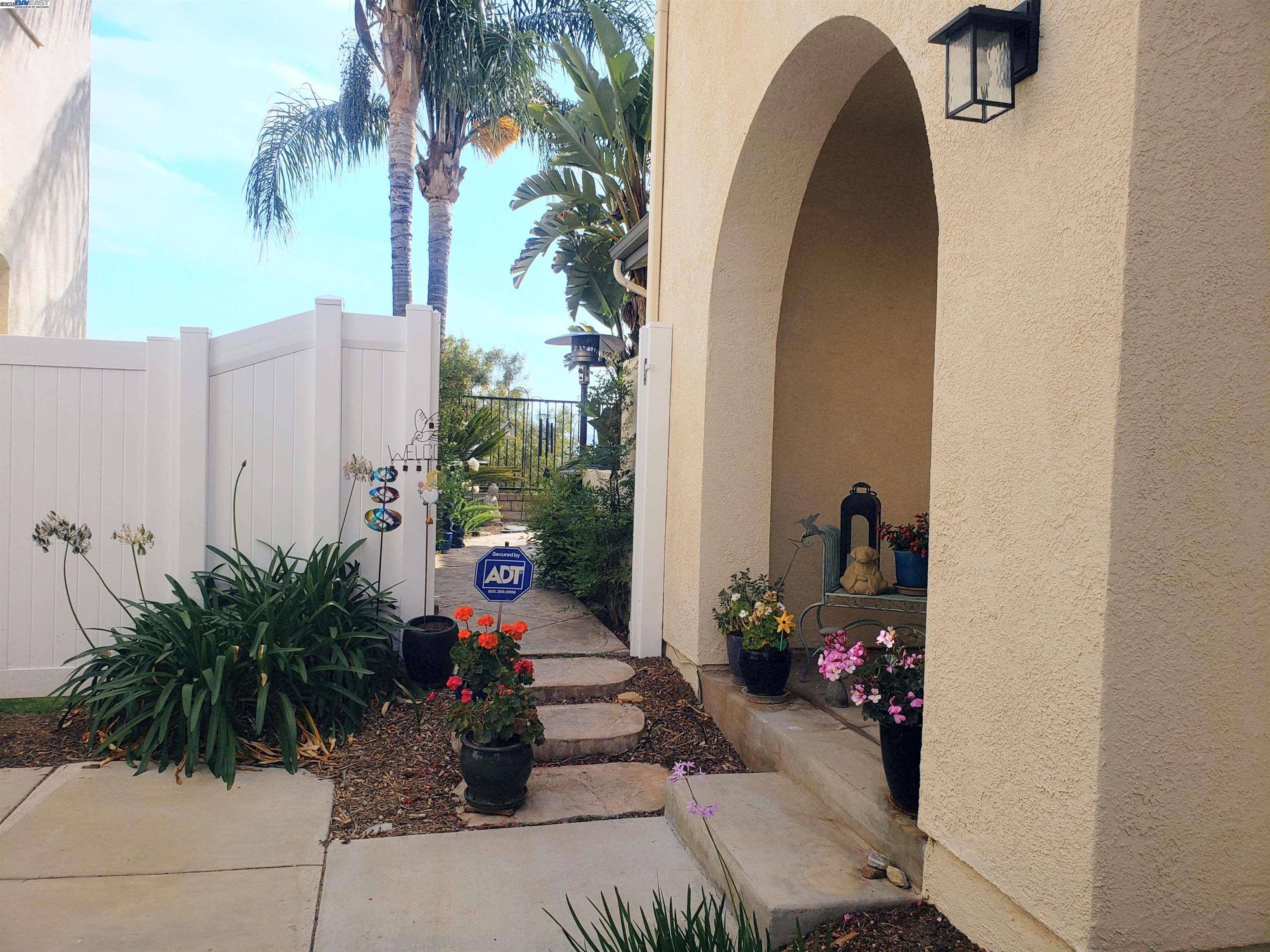 24350 Lorenzo Ln, Valencia, CA 91355