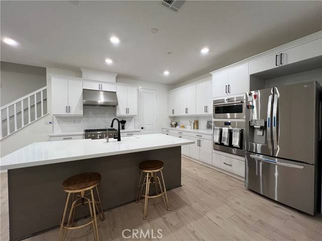 Valencia, CA 91381,27636 Symphony PL