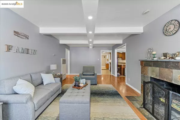 Castro Valley, CA 94546,18943 Crest Ave