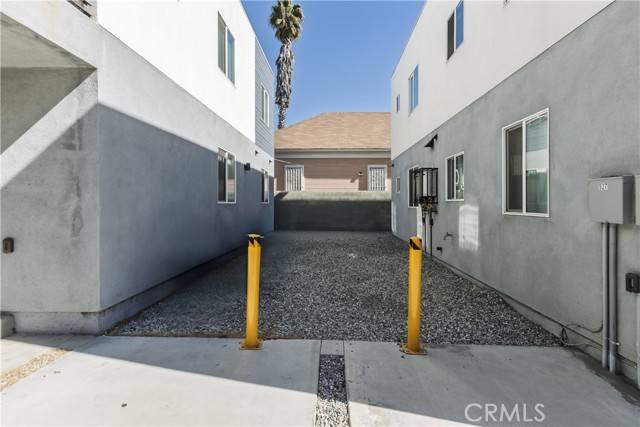 Los Angeles, CA 90044,529 W 80th ST