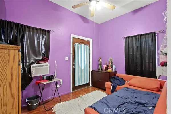 Santa Ana, CA 92703,213 N Figueroa ST