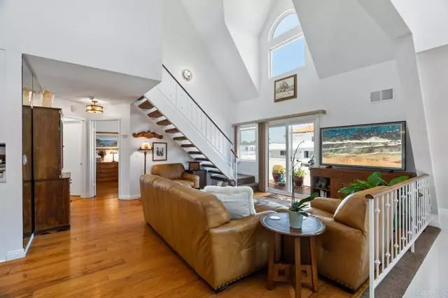 Coronado, CA 92118,374 Orange AVE F