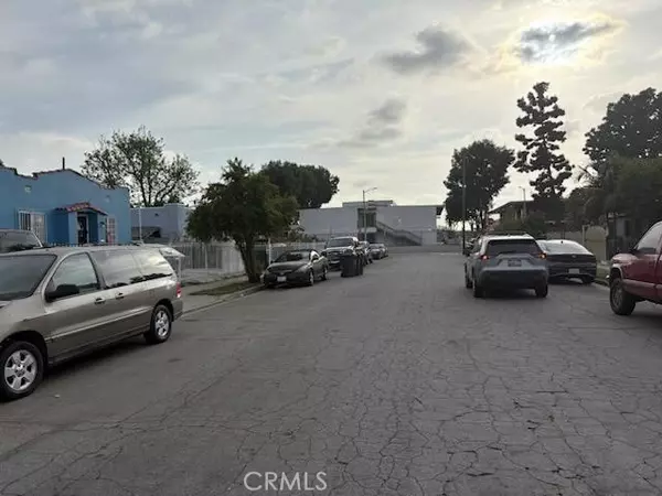 Los Angeles, CA 90001,1413 E 77th ST