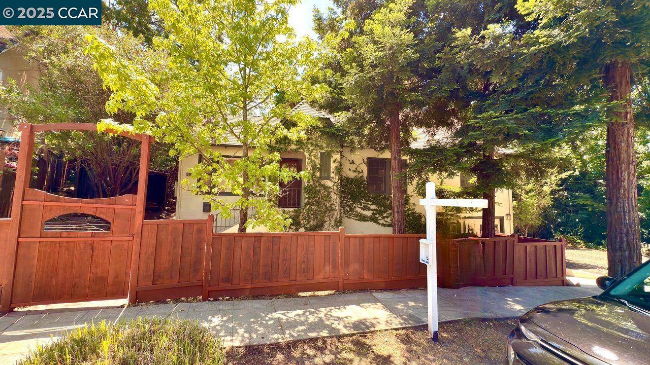 900 Brown St, Martinez, CA 94553