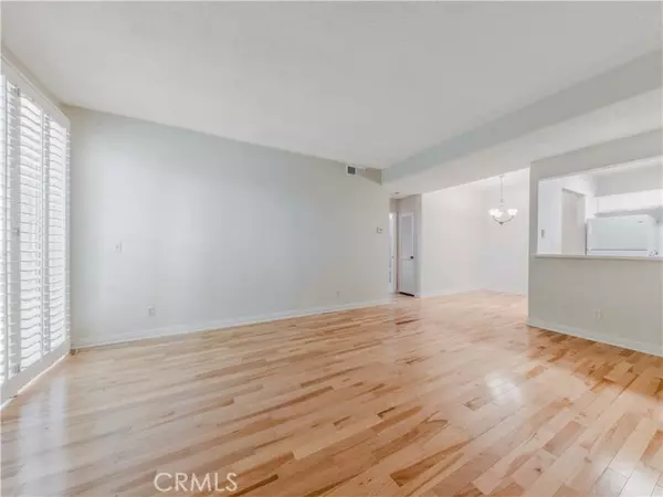 Valencia, CA 91355,23947 Del Monte DR 5