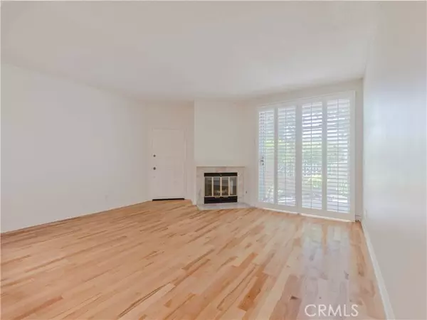 Valencia, CA 91355,23947 Del Monte DR 5