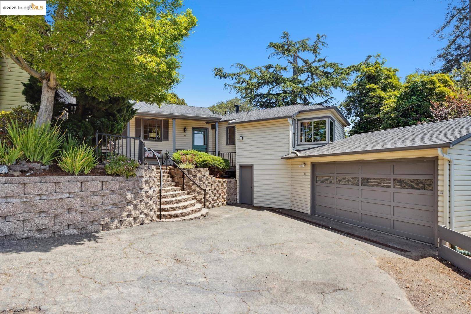 10 Wilding LN, Oakland, CA 94618
